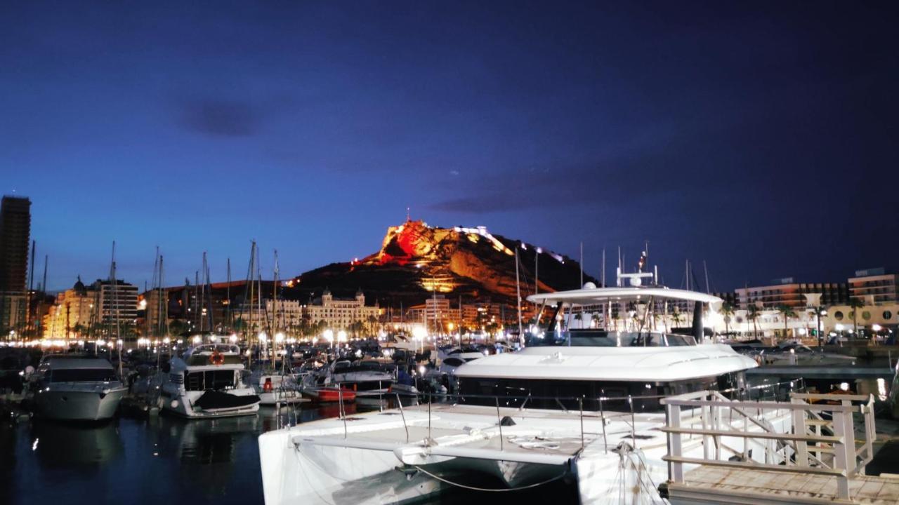 Charming Apartment In Alicante Near The Sea & City Center Bagian luar foto