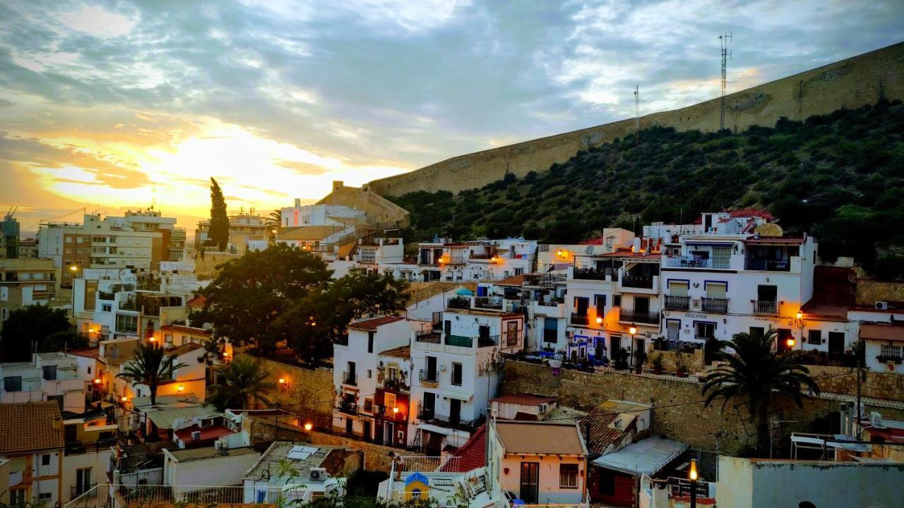 Charming Apartment In Alicante Near The Sea & City Center Bagian luar foto